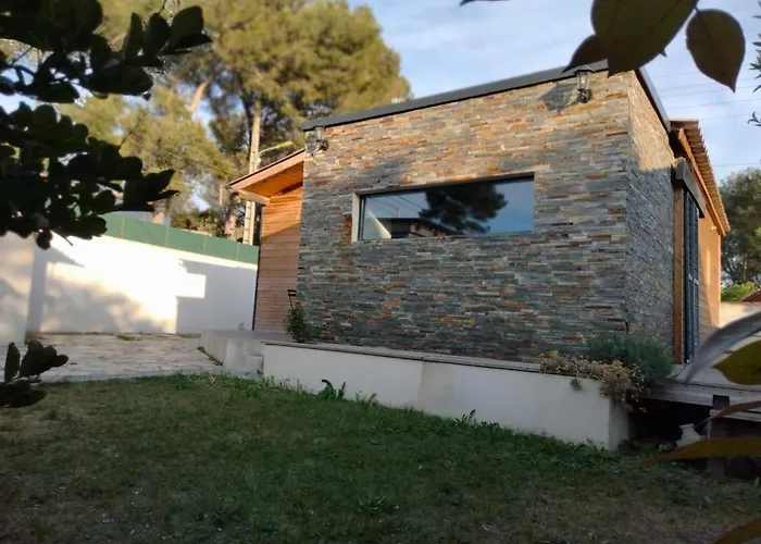 Cabanon Avec Dependance